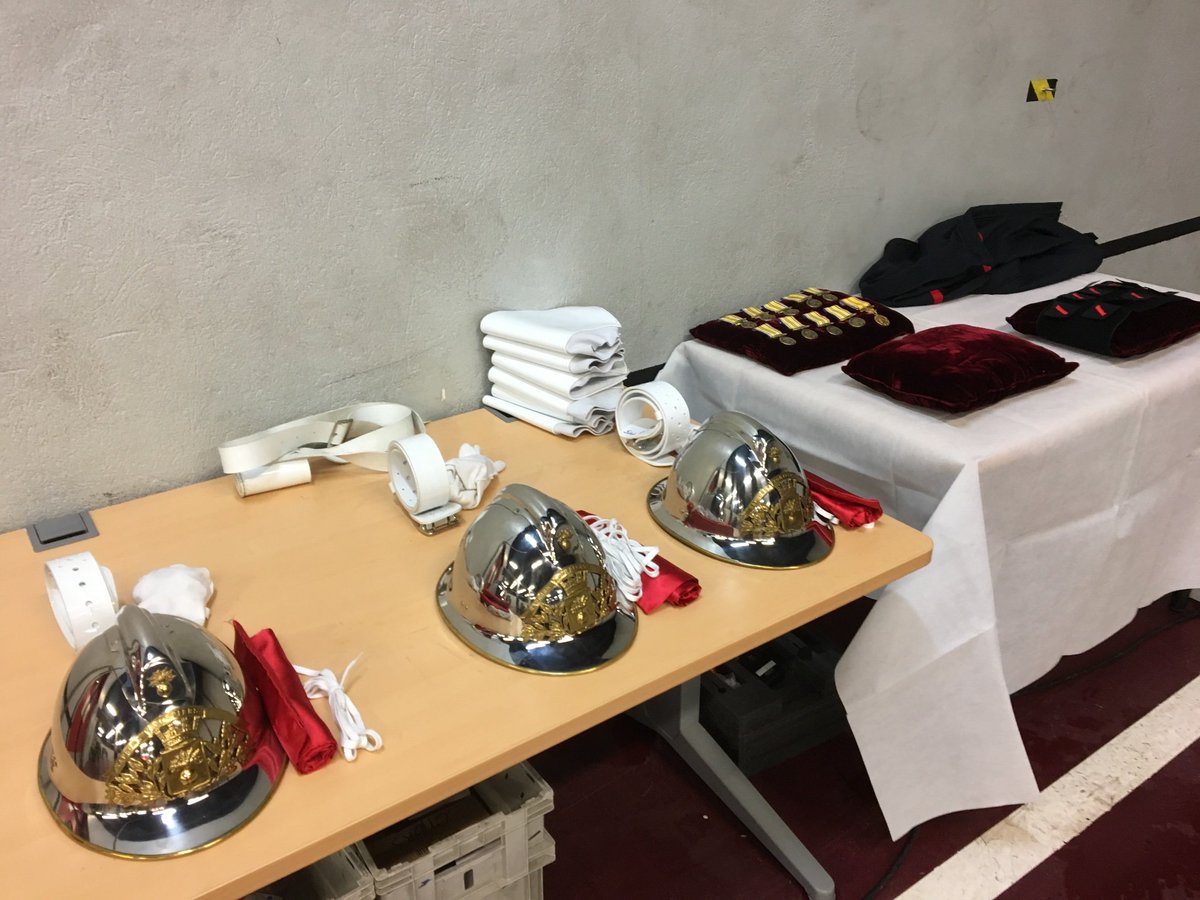 brouchud's tweet image. Préparatifs de la cérémonie de la sainte barbe de la caserne de Givors... en cette soirée de fin de semaine. #sdmis #pompier #givors #grigny
