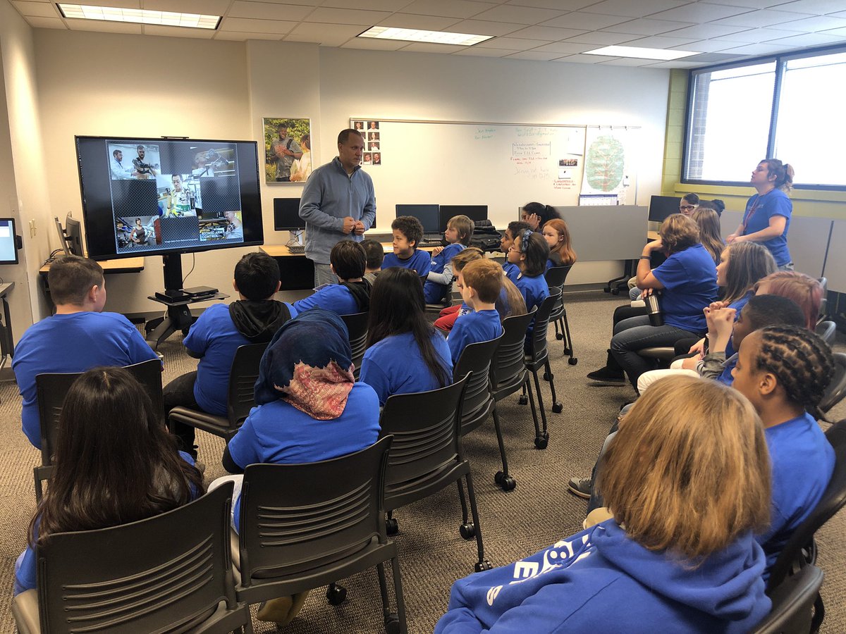 MrKohl106's tweet photo. STEM education by Steve Meyer @FoxValleyTech and @MMOshkosh 6th graders #more2explore https://t.co/kIuqDvlNFM