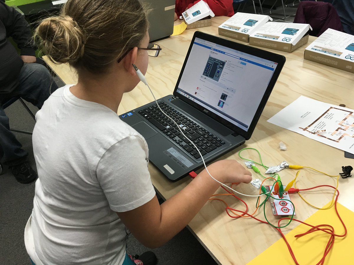 BGCGreaterNWI's tweet image. AMAZING! She Can Tech, ran by Portage Club member, Sanja, has been a fantastic program! To end the program, members showed their parents what they&apos;ve learned throughout the STEM curriculum. We&apos;re so proud of the girls who completed the program! #SheCanTech