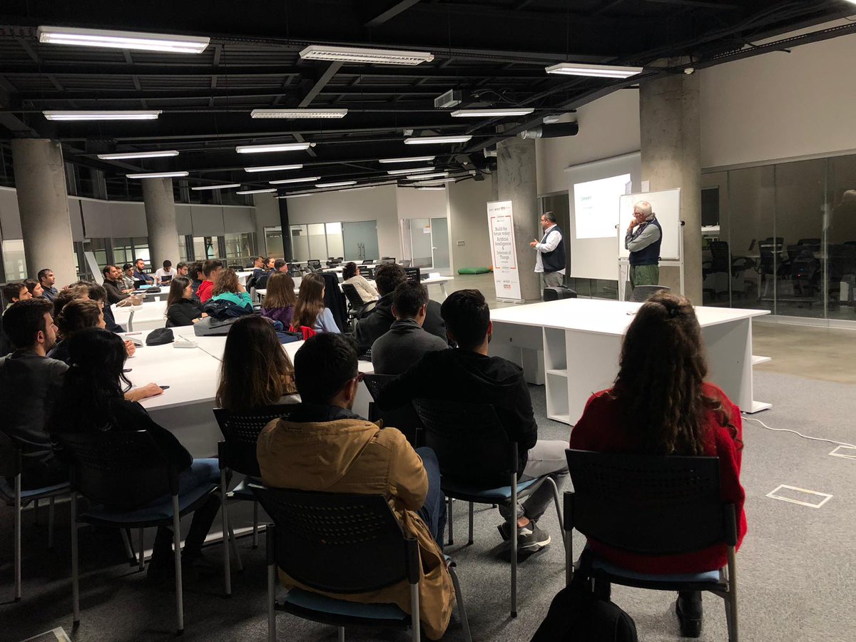 Başarılı bir girişim yaratmak için uluslararası organizasyonlarla eş zamanlı düzenlenen Startup Weekend maratonu @Class_Boom
da başladı. #GlobalStartupWeekend