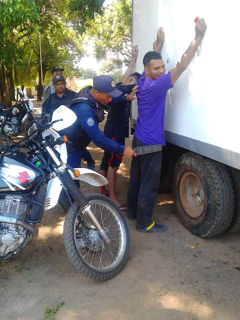 poliguarico15's tweet photo. #EnCuerpoYAlmaPorGuárico 
Patrullaje Motorizado
#cabruta
Capacidad Operativa
Con los Implementos de Seguridad. Detector de Metal
#SomosGarantesDePaz https://t.co/fBu5QmLnqw