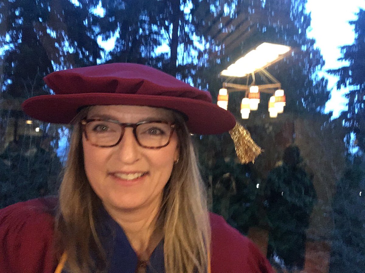 I got my own decannel bonnet!

#UBCgrad
#FamilyMedicineResearcher
@UBCmedicine 
@UBCDFP 
@BCCFP 
@Research_CFPC 
Thx to my committee!!
@sabrinawong88 
@medmyths 
@1mcg8 
#scottgarrison