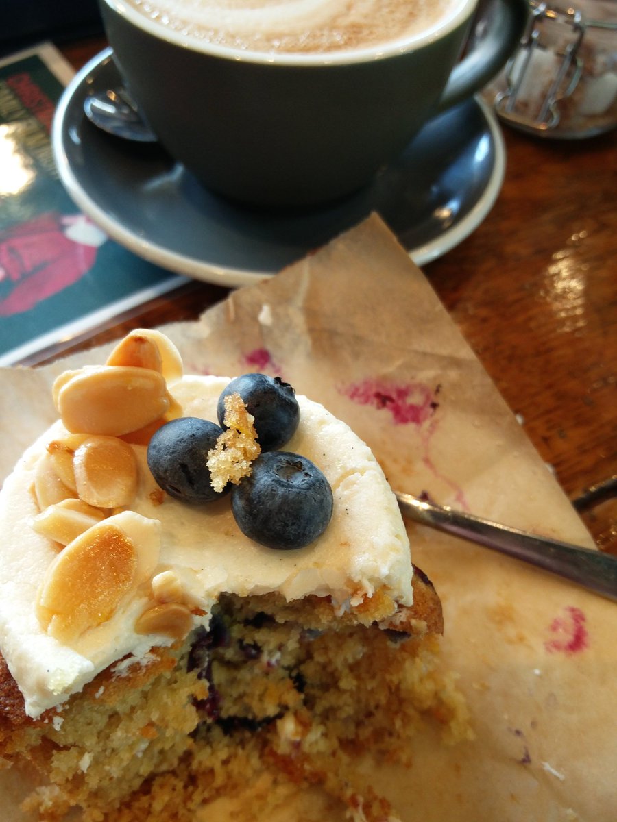 Oh my, this cake from @FeedGenStore was amaaaazing. Happy weekend everyone 🍰 #HappyFriday #happyhomestager #Cakeday #eatlocal