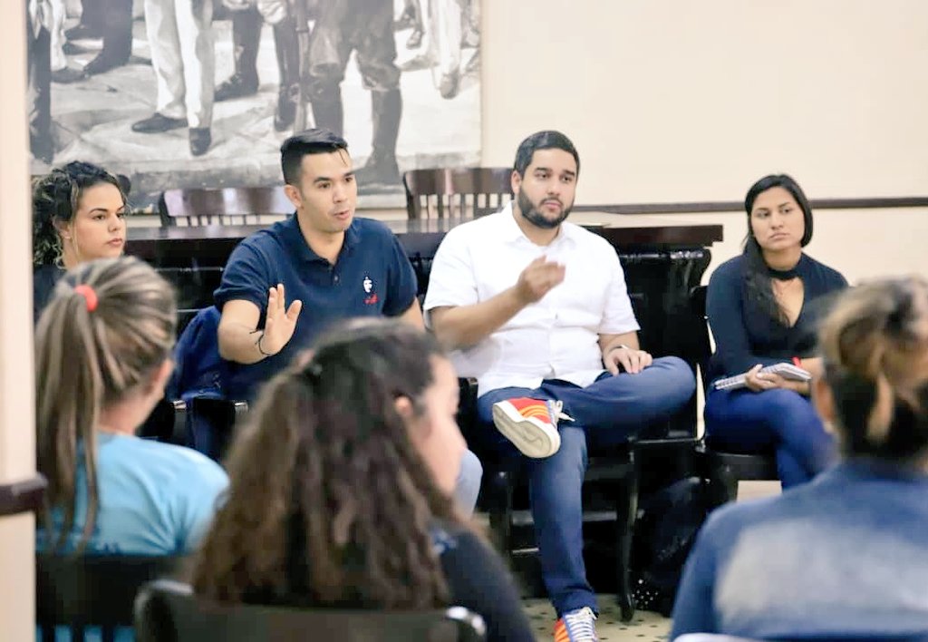 JorgePerezVEN's tweet photo. Junto al Secretariado de la #FEU y la #FEEM desarrollamos visita y encuentro de trabajo en la Universidad de La Habana, donde conversamos sobre metas comunes para seguir afianzando espacios democraticos y de participación de los estudiantes en el continente.
Rumbo al #CLAE2019 https://t.co/FgtzmlImAA