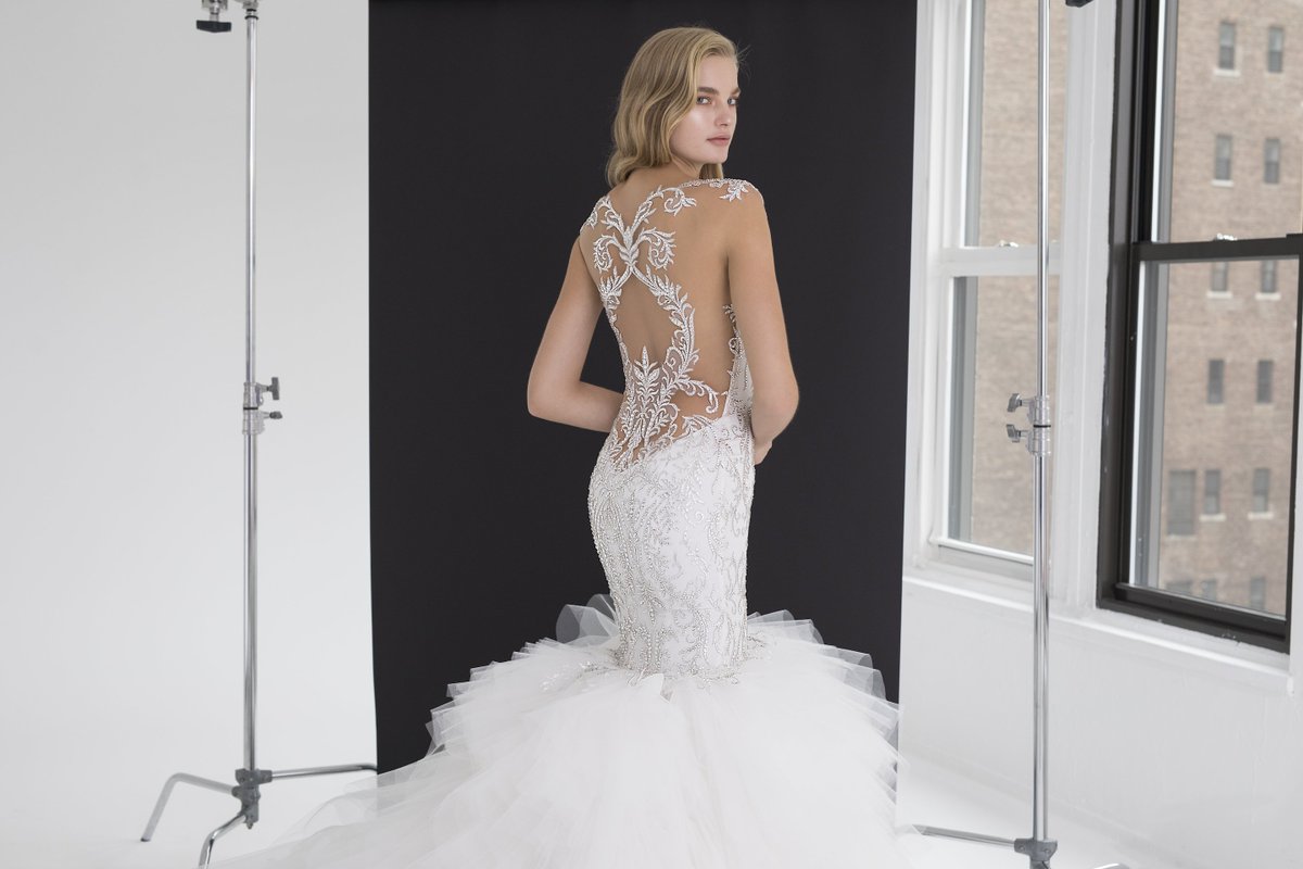 pninatornai's tweet image. No words except for #backgoals.
Style 4718 #DreamCollection
Photo: Alexander Lipkin
Makeup: Ortal Elimeleh 
Hair: Benjamin Ruimi