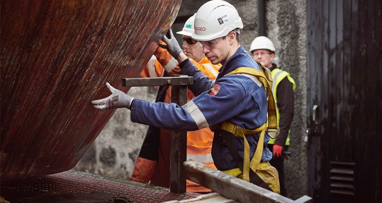 GreatDrams's tweet image. Brora Distillery’s copper stills gently reawakened after 35 years of rest greatdrams.com/brora-distille… #BroraDistillery #copperstills