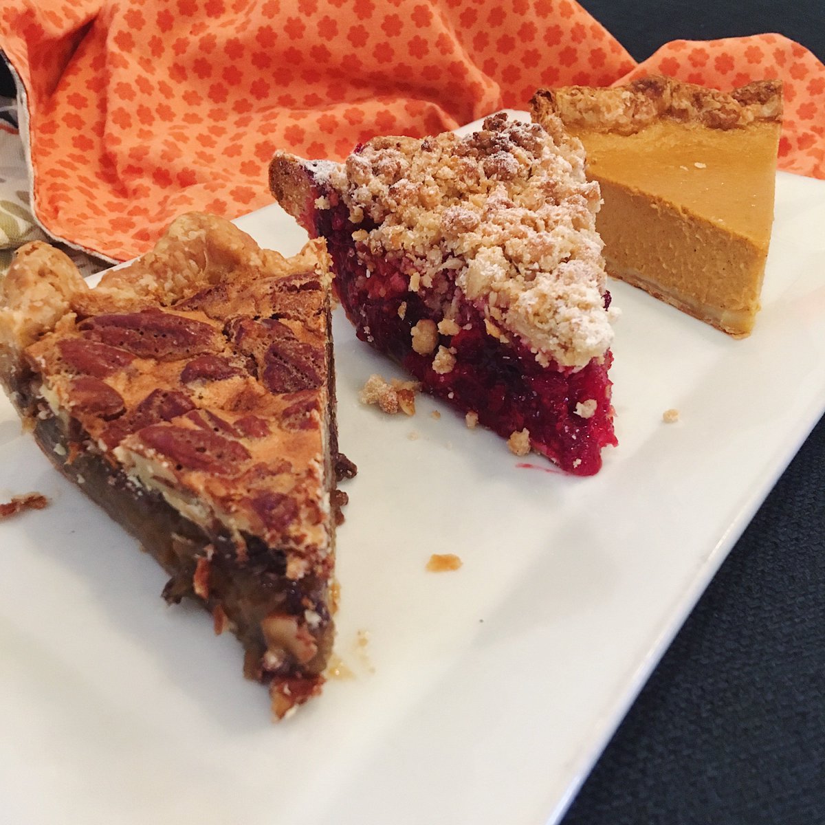 Its Friday, so join us between 6-10pm for three slices for $14, dine-in only!

#fridaynightflights #magpieartisanpies #magpie #pie #phillyfood #ilovepie #friYAY