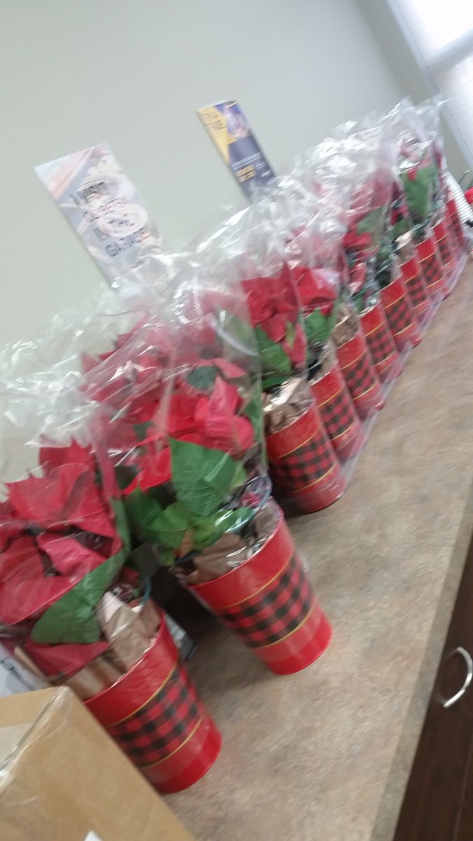 LloydConstAssoc's tweet image. Today we set up for the #ChristmasBash at 2pm! Office will be closed. Reopening Monday at 8am! Excited for a great night tomorrow! 
#YLL #Lloydminster #Christmas #Construction #games #christmasFeast #drinks #relaygames