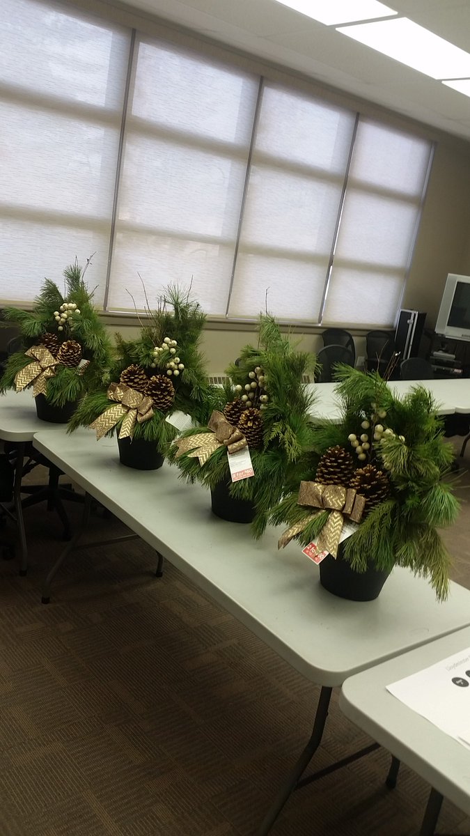 LloydConstAssoc's tweet image. Today we set up for the #ChristmasBash at 2pm! Office will be closed. Reopening Monday at 8am! Excited for a great night tomorrow! 
#YLL #Lloydminster #Christmas #Construction #games #christmasFeast #drinks #relaygames