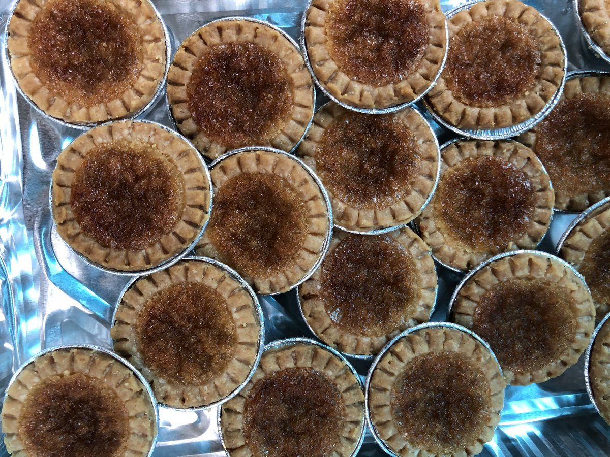 Thank you Mr. @royce_li, Ms. <a href="/msbrignull/">Danielle Brignull-Tabone</a> and their students <a href="/JeanAugustineSS/">Jean Augustine S.S.</a> <a href="/CookingWithJASS/">Jean Augustine</a> for making these yummy and beautiful treats for <a href="/HespelerHockey/">Hespeler Hockey</a> bake sale.