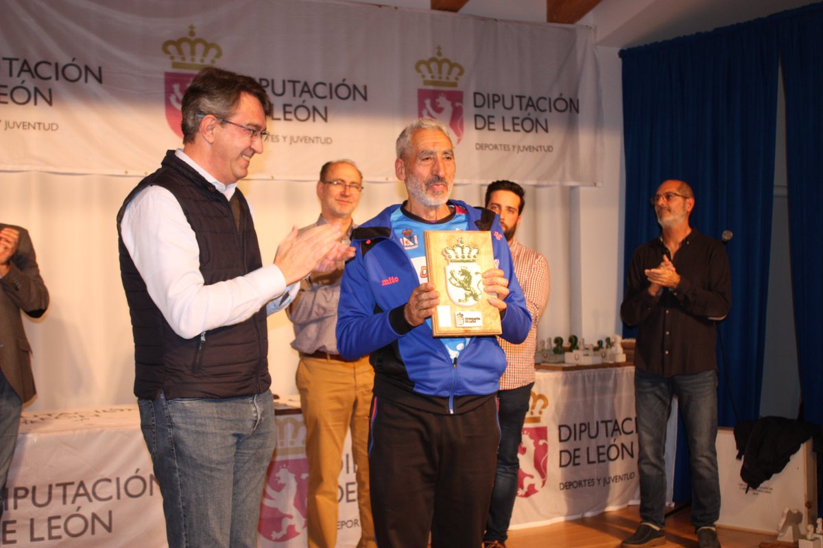 diputacionleon's tweet photo. @Juan_M_Majo preside la entrega de premios de la VIII edición de @copaleondipu de Carreras Populares en la que han.participado casi 800 atletas @diputacionleon #leonesp #Villadangos https://t.co/HmTvJDLxuQ
