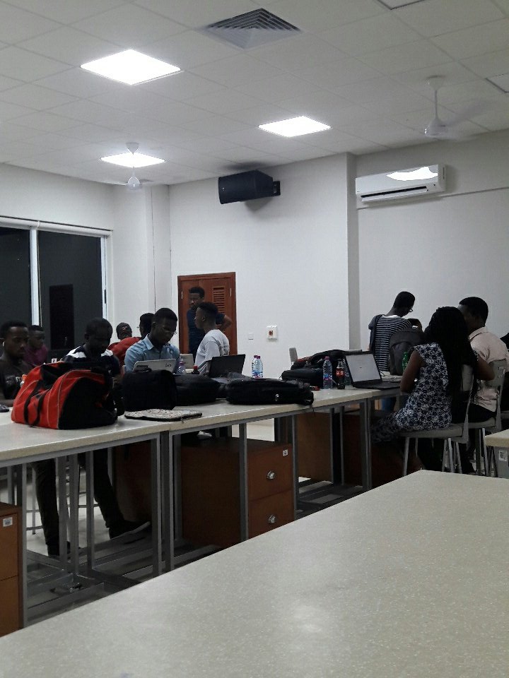 HackAPI_GH's tweet image. Brainstorming session done.Teams are ready to build their products.
#codewars
#developers
@cloudinary @Codeln_spaces
#hackAPIGH