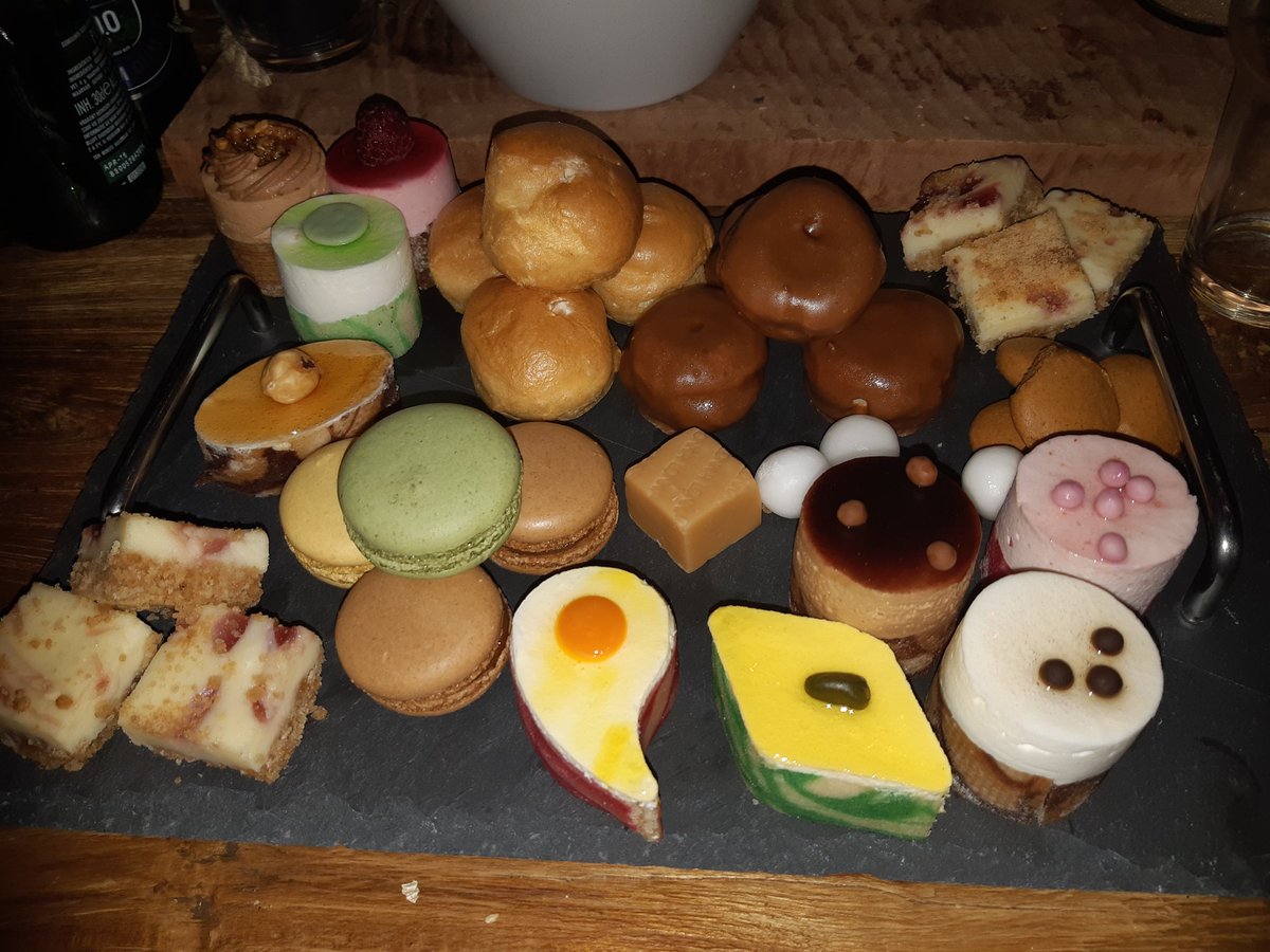 gerard_drost's tweet photo. Gezellig #PV-avondje @elkedagveiliger bij @accescatering Hotel #Meerzigt https://t.co/LQaKEISnbl