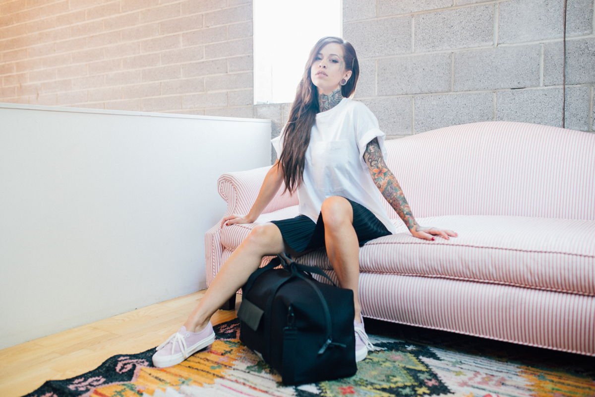 MacDirectory's tweet photo. One of our favorites is on #sale. Check out @hex_brand's Transit Drifter Duffel. "It's simple, but effective, providing just what you need from a 31L shoulder carry duffel bag," @MacDirectory. https://t.co/aQzfzdp824   
#travel #holidaysale #review #HappyFriday #giftideas #bags https://t.co/YMg1o7DEcJ