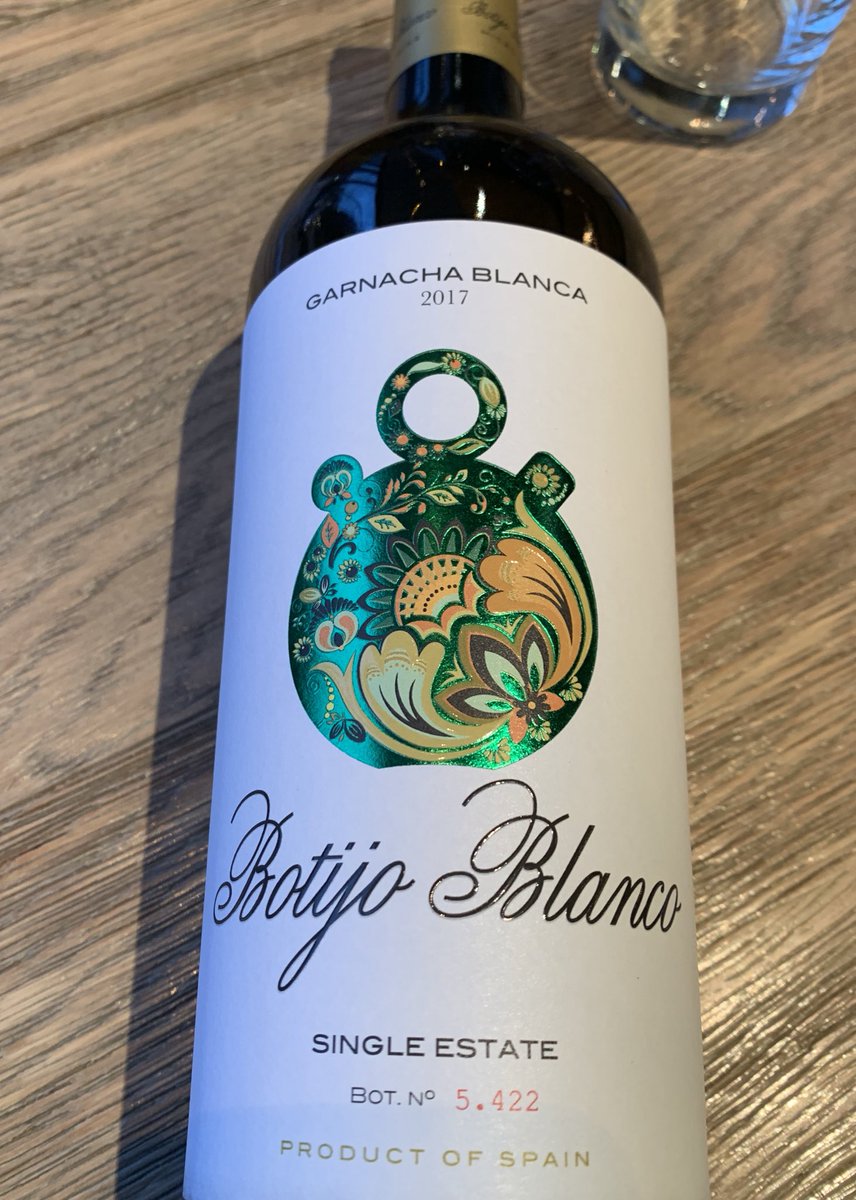 Just in @Restomeson ‘ Botijo Blanco 2017 ‘ #SingleEstate #bio #GarnachaBlanca @BFrontonio @papillesetM @ZoltanCsabaNagy @WineEnthusiast @winewankers @onceuponawine_ @wineworldnews @WineLovers_Unit @wineworldnews