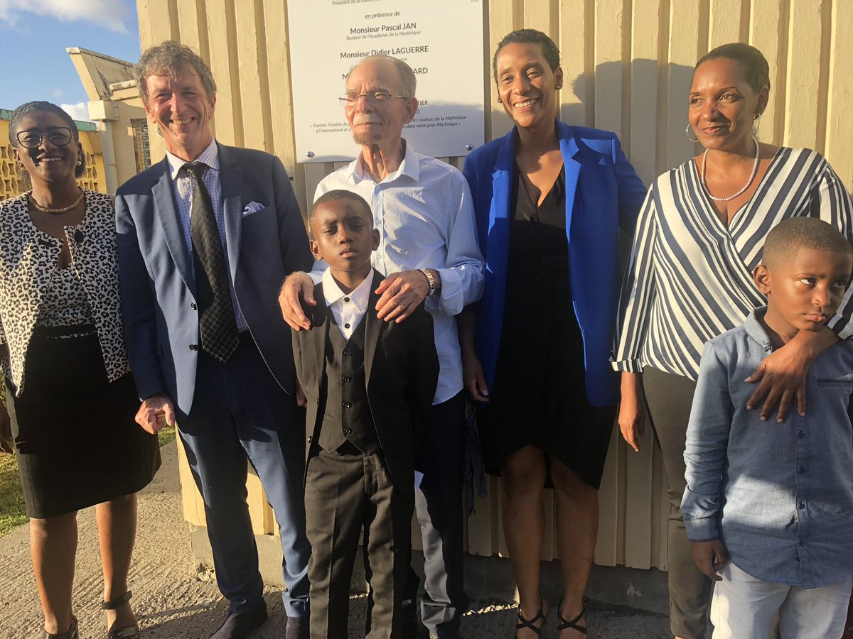 CTM_Martinique's tweet photo. Bienvenue au Lycée Professionnel @MariusCultier! 

Félicitations aux élèves et à leurs professeurs pour leur travail partenarial avec la famille Cultier, qui a permis de faire revivre un grand artiste martiniquais et de boucler ce projet d’établissement pluriannuel. #Hommage https://t.co/i53G3bC8Wh