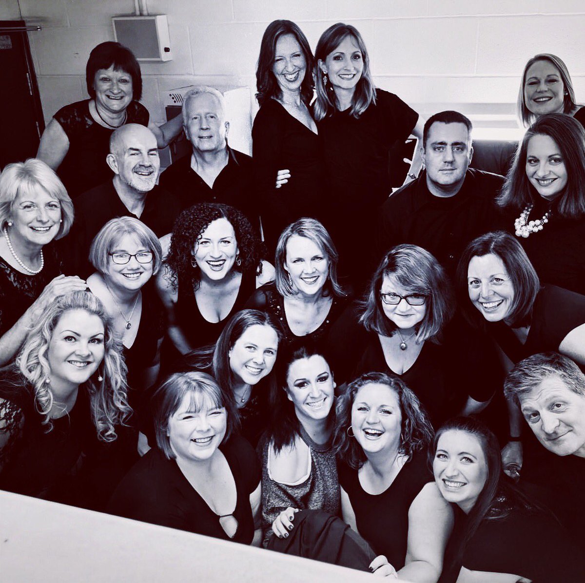 LondonShowChoir's tweet photo. 50% of the choir - Dressing Room 5 selfie. Last night of the tour with @russellthevoice @Masq4tet @GroveTheatre We’ve loved every minute of this tour. Thanks to everyone who came and watched! #Singing #Choir #Tour #LSCRussell2018 #KeepMusicLive #Backstage https://t.co/ghC9B6DW80
