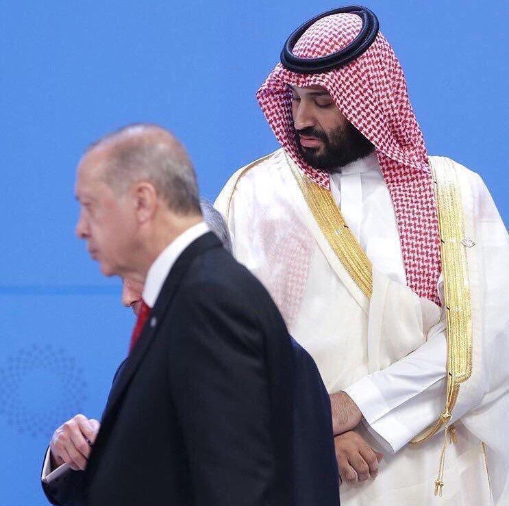malarab1's tweet photo. دبلوماسية لغة الجسد ... لم ينشغل الاعلام الغربي يوما بحركات وابتسامات زعيم حول العالم كما انشغل اليوم بكل حركة من زعيمنا الشاب ... #السعودية_في_قمة_العشرين هي التي أعطت للقمة زخمها الاعلامي والسياسي #محمد_بن_سلمان_في_قمة_G20 هو القمة بحد ذاتها #نحن_هنا_أين_أنتم https://t.co/2tbqE8Z58C