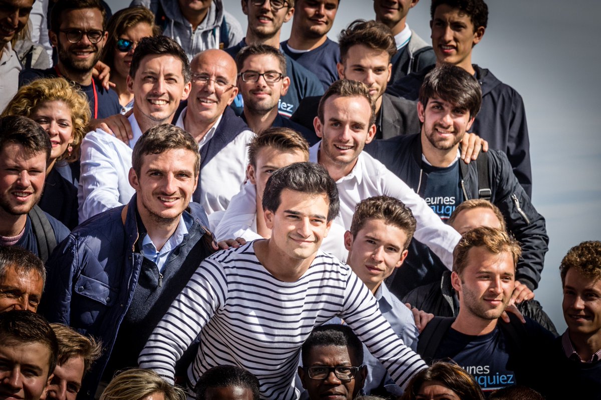 Valeurs actuelles ن tweet media