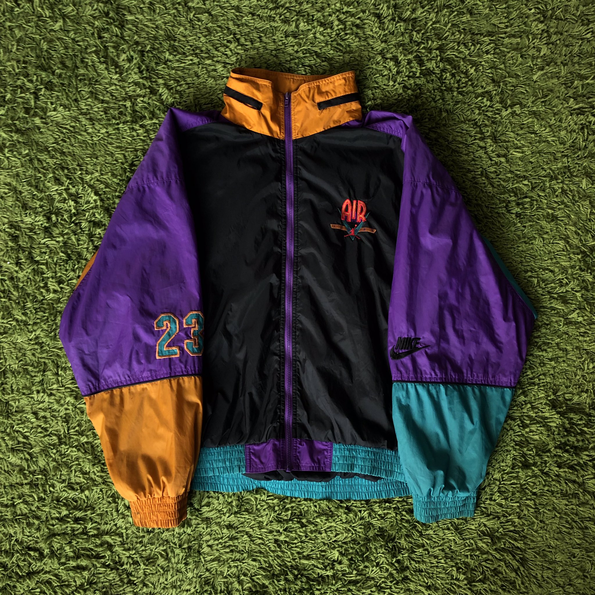 VNP on X VINTAGE NIKE JORDAN WINDBREAKER FIRE Size Medium 200 https t BPNPCHvhut X