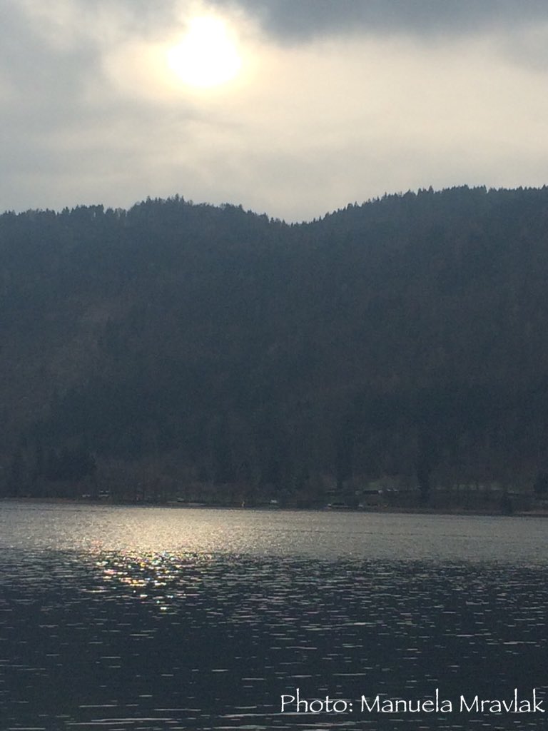 Strong clouds,
a bit of fog and
light sunshine —
a fairytale combination!

This picture I succeeded in my work today as a road supervisory body. Since a house is built directly on the ‚Ossiachersee‘, in Carinthia, really fantastic. @StormHour #StormHour #POTW