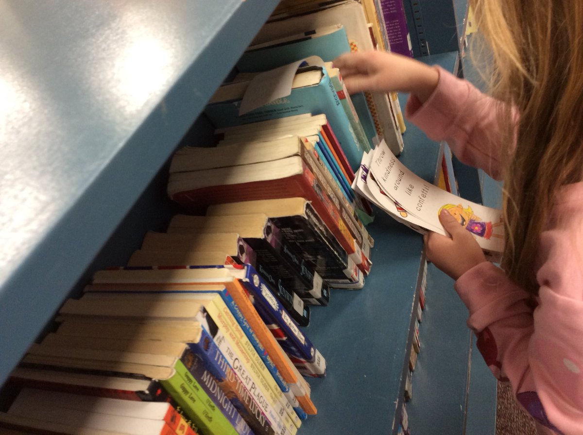 mrs_saunderson's tweet image. #livekind is at it again❤️ Putting special surprises in our library! Will you find them? @EJoeClarkSchool