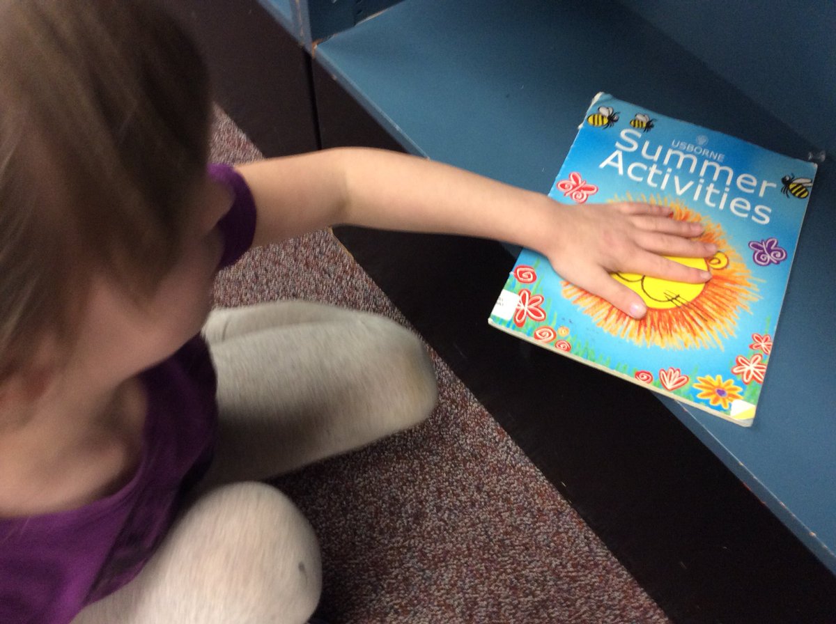 mrs_saunderson's tweet image. #livekind is at it again❤️ Putting special surprises in our library! Will you find them? @EJoeClarkSchool