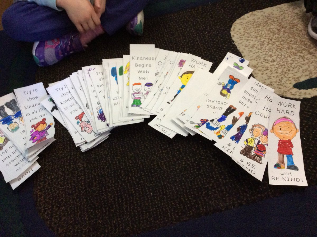 mrs_saunderson's tweet image. #livekind is at it again❤️ Putting special surprises in our library! Will you find them? @EJoeClarkSchool