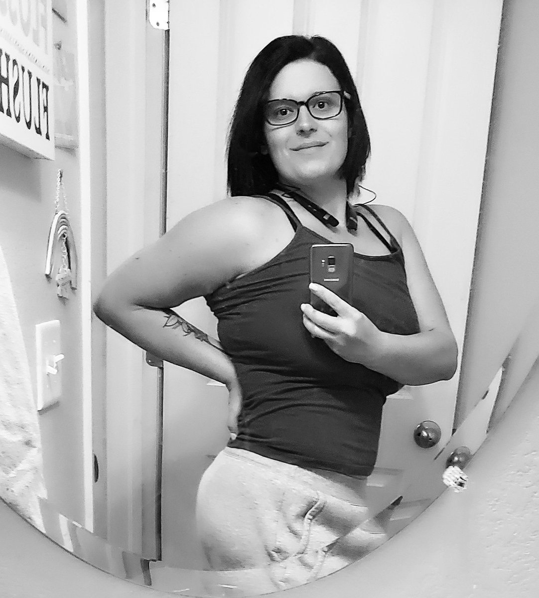 lil_knitty's tweet photo. TGIF to all of my weightloss friends, my motivators, one of which is @ThatKevinSmith I'm getting ripped af and I feel like I can now conquer anything I freakin want to! I lost nearly 200 pounds, and I wouldn't be here if it weren't for the people that did me right. #lifewinning https://t.co/vDaZ9ei1Xi