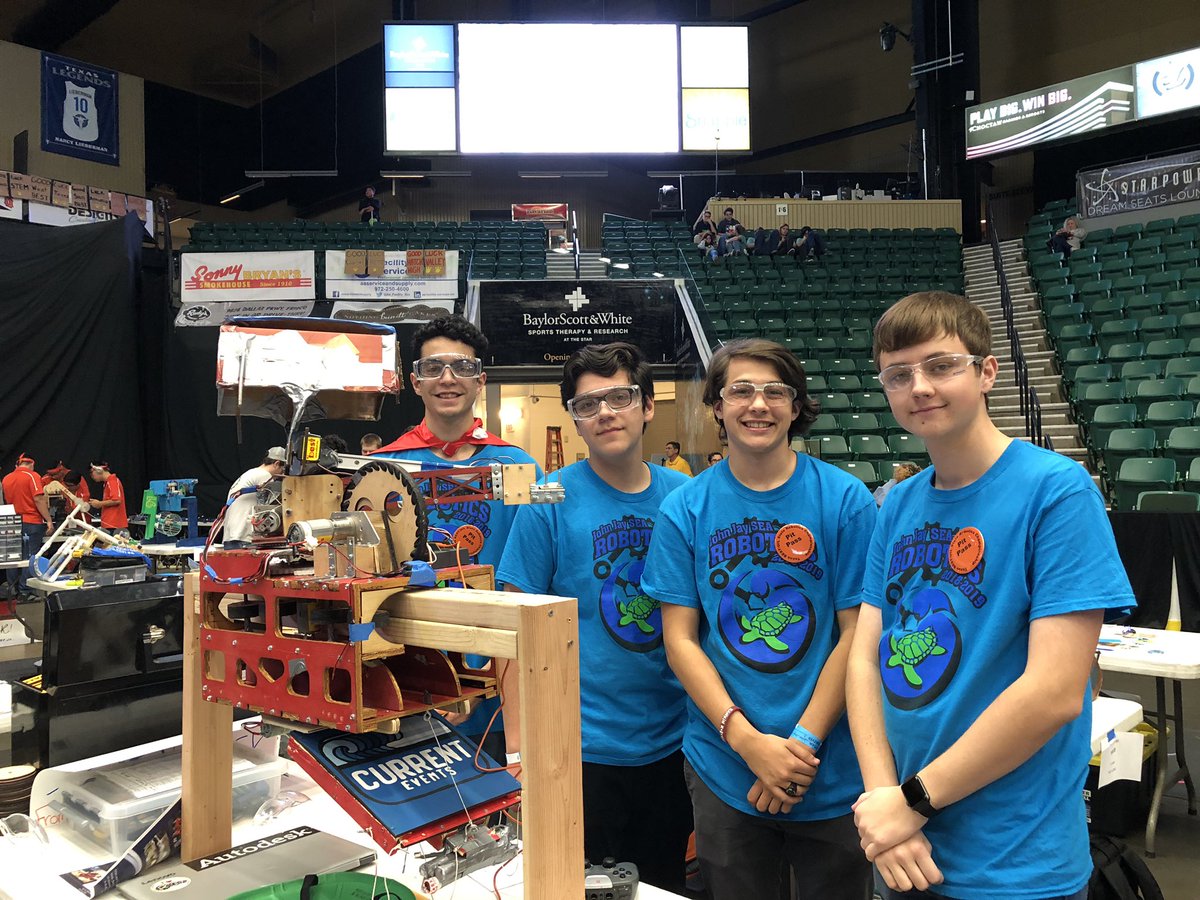 TeamOrion3240's tweet image. 4/5 of our drivers ready for action! #thanks2BESTrobotics
