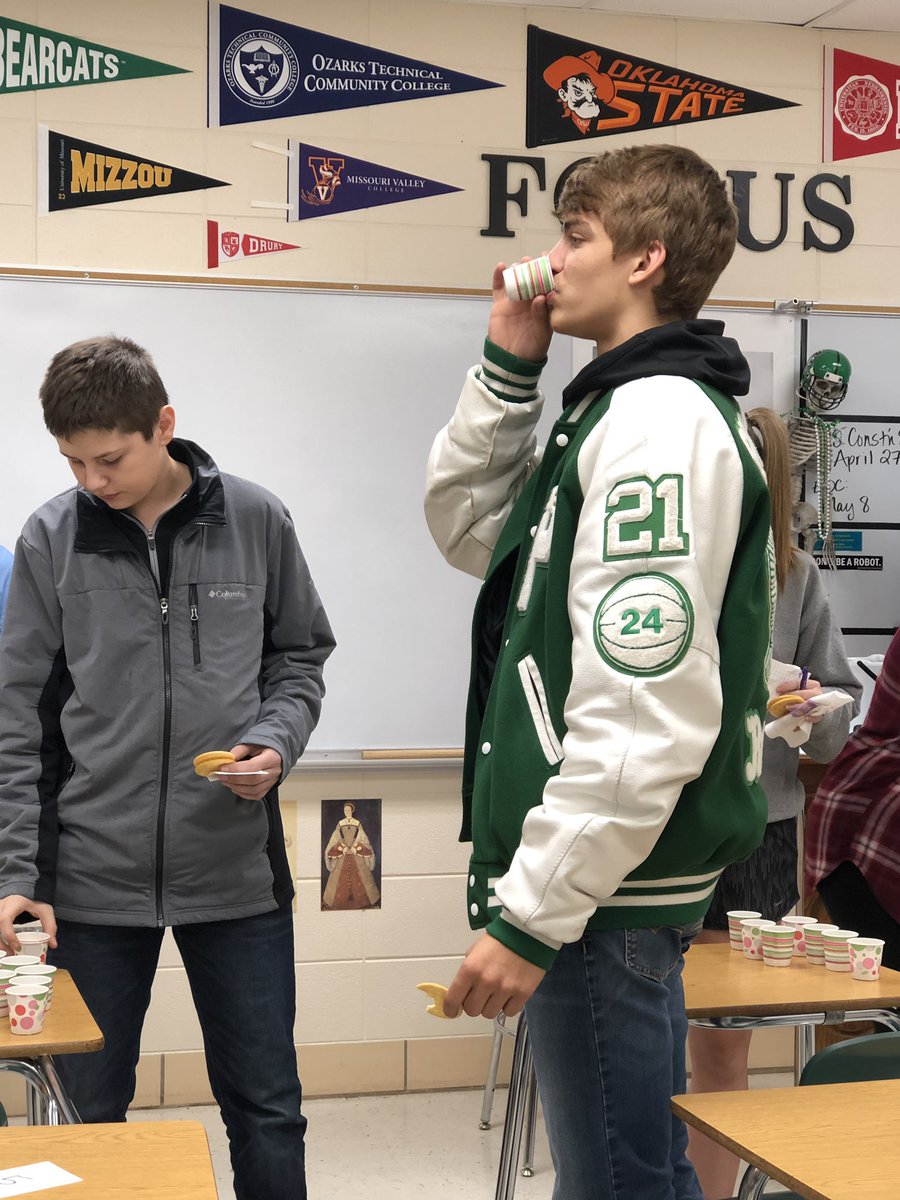 charlescrystal2's tweet photo. Students and teachers both enjoyed taking the @pepsi challenge, but the overwhelming favorite (7/12) this year, was @CocaCola  #psych #learningaboutsensation #ExperimentsAreFun 
@PierceCity_R6 https://t.co/PIWPaVr4Mc