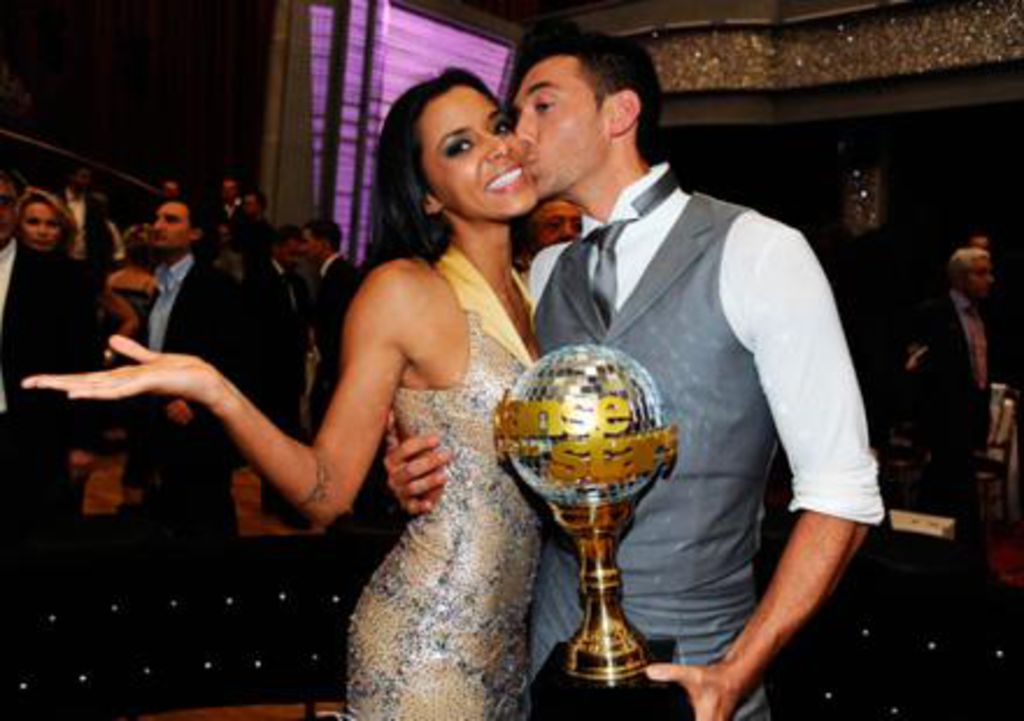youngpeople_off's tweet photo. Le 19 novembre 2011,Shy'm et Maxime Dereymez ont remporté la saison 2 de Danse Avec Les Stars. 💃🕺👏📺🏆🎉 #DALS2 #DALS https://t.co/fbkGlrlwNv