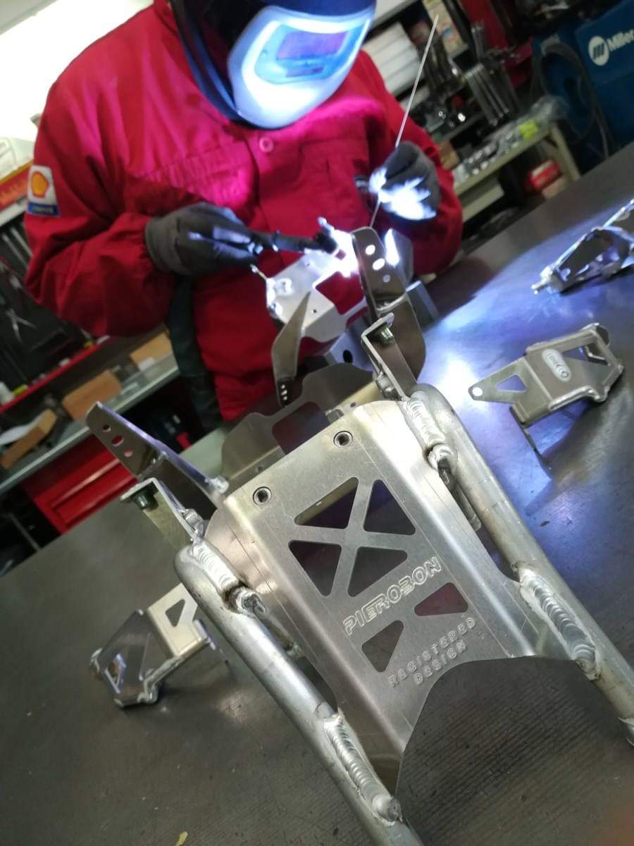 pierobonframes's tweet photo. PANIGALE V4 FRONT FRAME | 🔎 HOW IS MADE
Made in aluminium alloy sheet metals, with a weight up to 30% lighter than the original.
To give more value to our product, the design had been deposited in multiple versions.
#pierobon #panigalev4 #fronframe #howismade https://t.co/8a7CYkzVQd