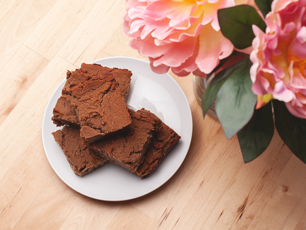 arbonne's tweet photo. These Chai Blondies are worth the (minimal) effort. https://t.co/E2Da0zGwqH #Arbonne #ArbonneEssentials #Vegan #GlutenFree #ArbonneNutrition #Nutrition https://t.co/vutbuYGynx