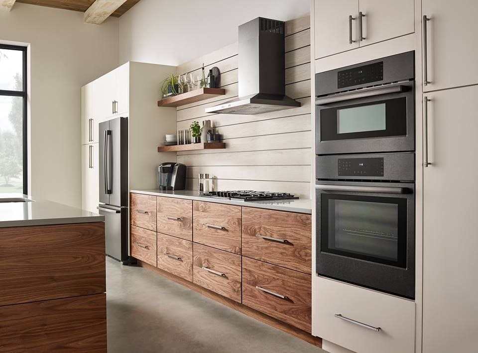 KSSDenver's tweet image. Zane is a modern square bar pull from Jeffrey Alexander that accents any contemporary design scheme with its clean lines and unique presence! Our #KSSDenver Project Consultants are ready to assist you with your door hardware needs. buff.ly/2zL0q5t #hardwareresources