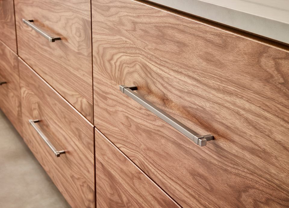KSSDenver's tweet image. Zane is a modern square bar pull from Jeffrey Alexander that accents any contemporary design scheme with its clean lines and unique presence! Our #KSSDenver Project Consultants are ready to assist you with your door hardware needs. buff.ly/2zL0q5t #hardwareresources