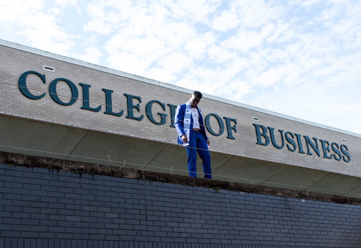 zoepapiscoot's tweet photo. Someone once said I lacked ambition

-Son of 2 immigrants
-1stGen College Student
-2 Internships
-Chapter President
-ΦΒΣ FL Collegiate Member at Large
-Founder of a Promo Team
-CoFounder of a Branding Company

&amp; now a college Grad w/ a job offer secured

Sounds ambitious to me https://t.co/gdm6l9IoSz