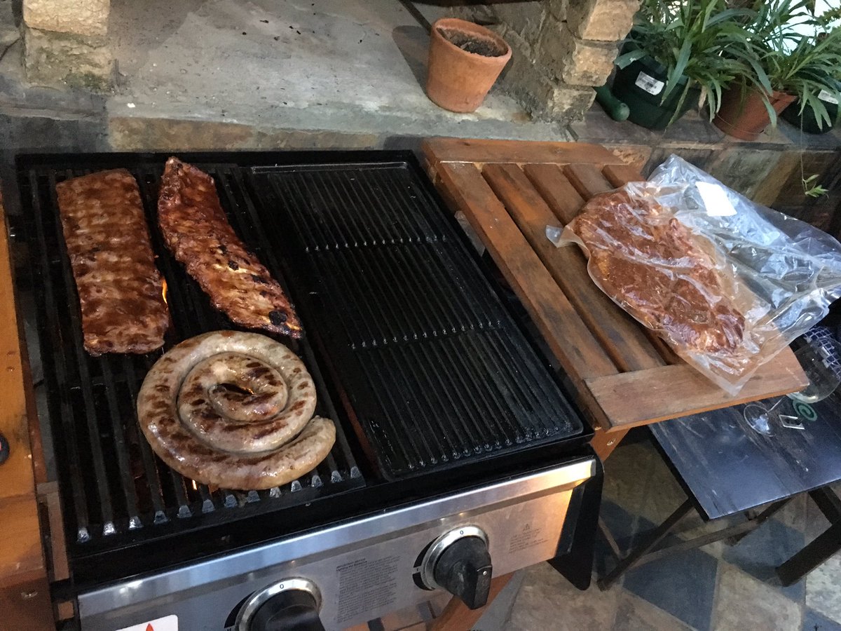mike_superb's tweet photo. @100dragonhits having a barbecue at the pool listening to you guys https://t.co/Fy7PErNaqF