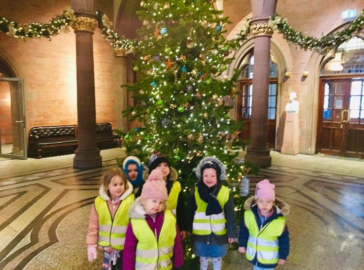 LittleMonkeysK's tweet photo. Little Monkeys Craiglockhart have been enjoying the cultural backdrop of the Scottish National Portrait Gallery this week; drawing inspiration for self portraits which are an extension of their all about me project. We have really enjoyed these outings. https://t.co/eARDVdEAOP