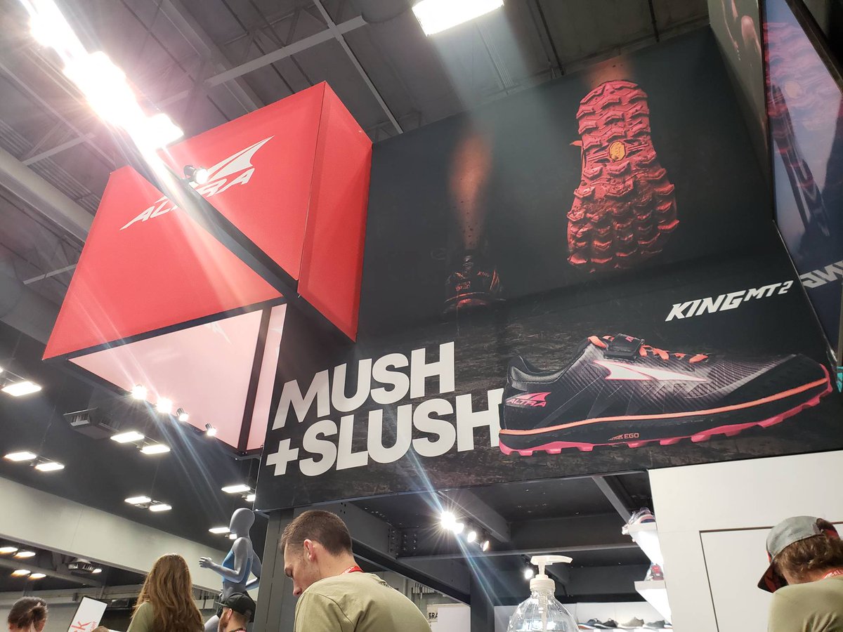 amesadventure's tweet photo. Last day of TRE! New models, new business, old friends! Thanks, Austin! 
.
.
.
#aaoambassador #altrarunning #therunningevent #adventure #alwaysworkingalwaysplaying #alwaystraveling #allthemiles #tradeshows #replife https://t.co/F7Zb8yoFbu