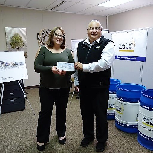 NDFoodBank's tweet photo. A big thank you to employees from @Spherion offices in both Fargo and Bismarck for their work in the fight to end hunger! Their donation of $1,500 will provide 4,500 meals to help those in need! #GPFB #HeartsSolveHunger https://t.co/7XtitJnTCw