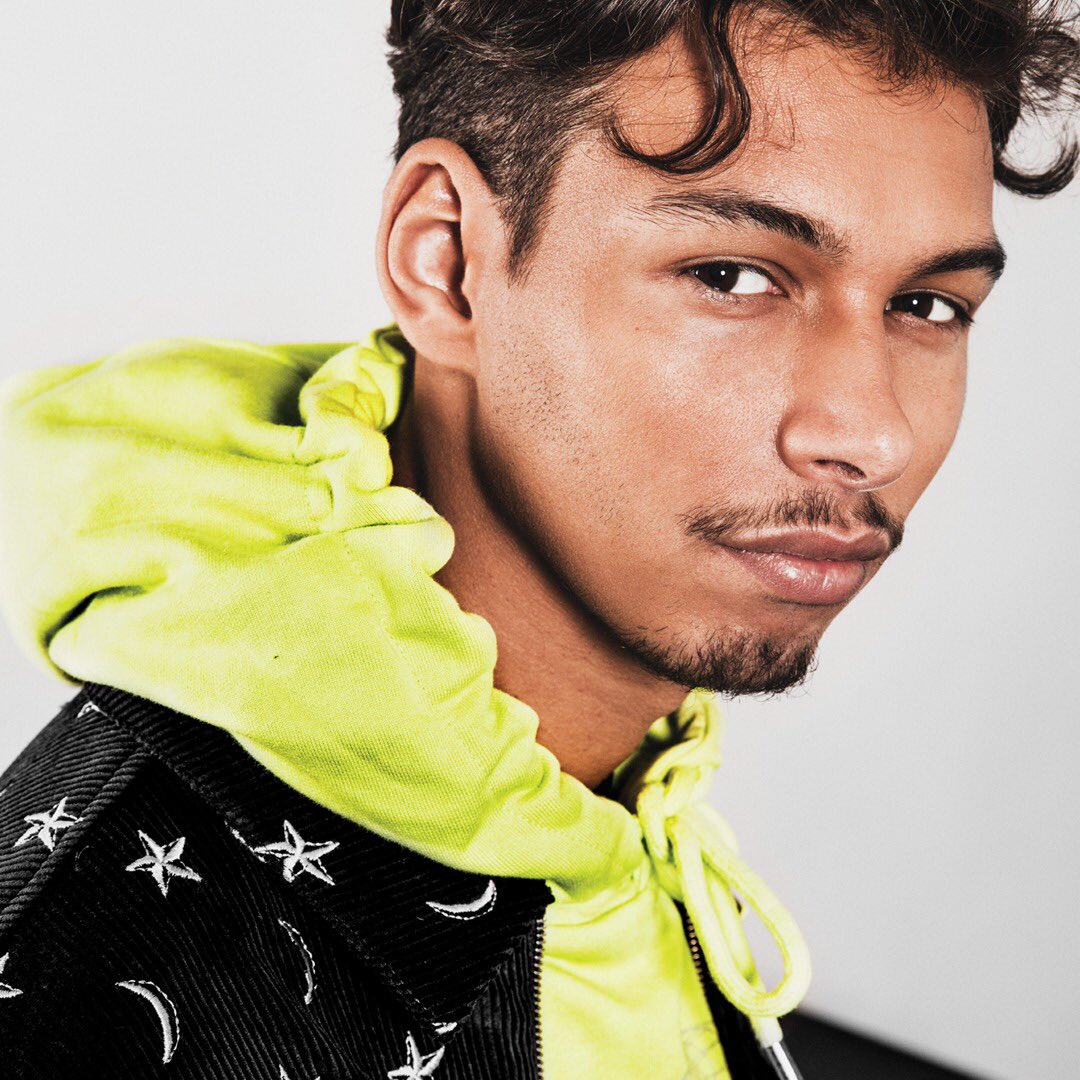 XX5 - <a href="/shoesupmag/">Shoes Up Magazine</a>