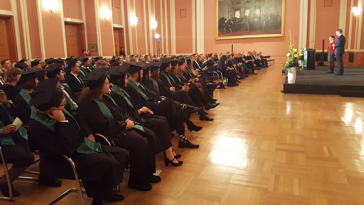 bpshwrberlin's tweet photo. Zum zweiten: Die Graduierungsfeier der berufsbegleitenden Studiengänge ist gestartet #bprofessional https://t.co/cTeN0haUyj