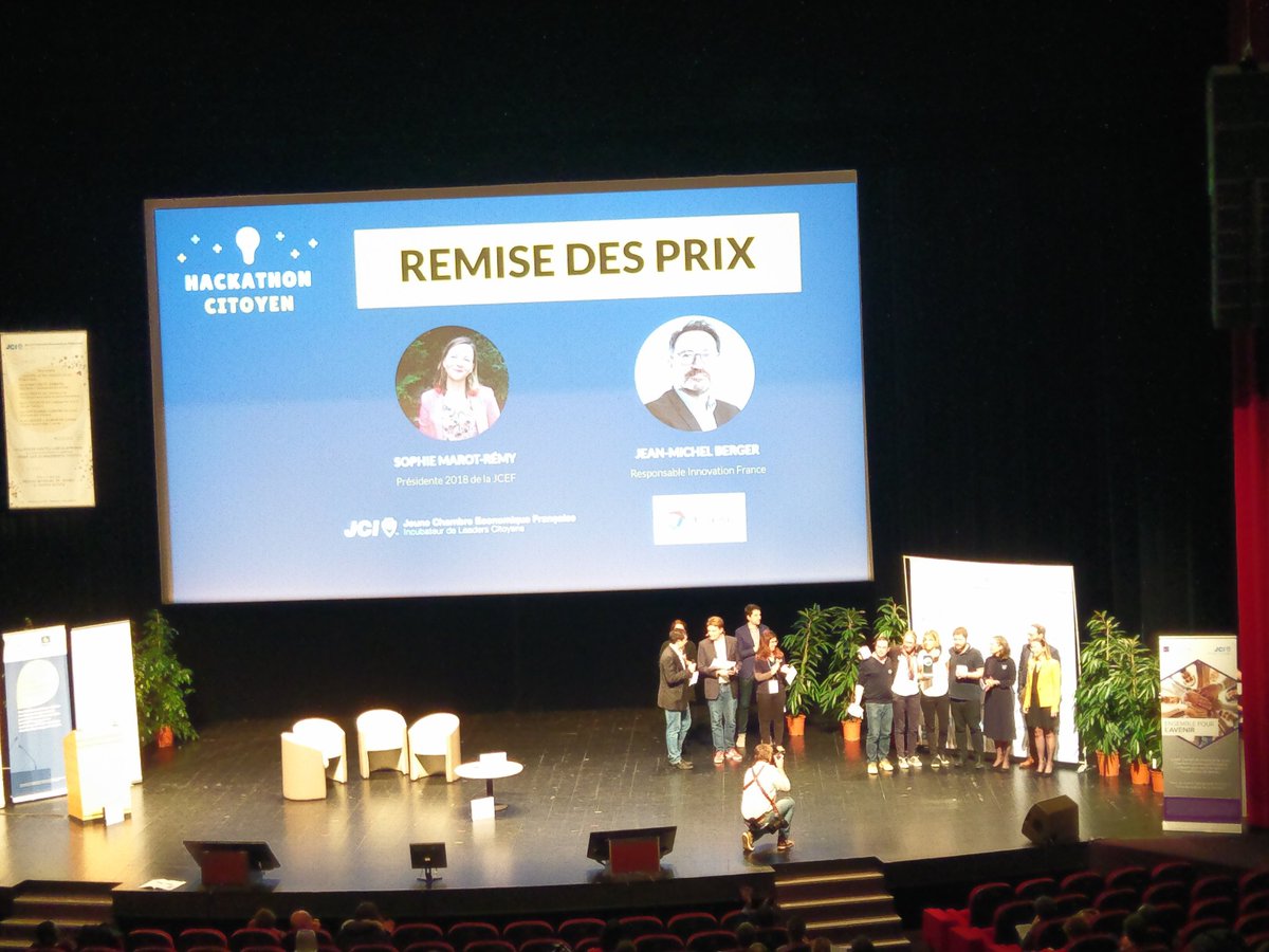 JCEVannes's tweet photo. "On se projette déjà" difficile de faire meilleur commentaire pour désigner le vainqueur du 1er défi sur le recrutement du #HackathonCitoyen organisé par @JCE_France . Bravo Profile Game ! @GCloerec #PoitYeah https://t.co/OXjofQZkId