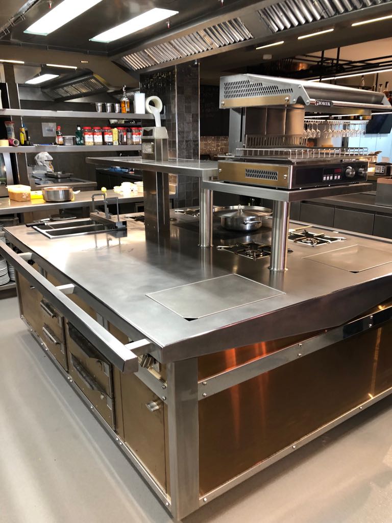 ProInsFred's tweet photo. La nova cuina del "Asador Lo Pepe Molina" ja està en marxa i a ple rendiment. Molt contents amb el resultat.
---
La nueva cocina del "Asador Lo Pepe Molina" ya está en pleno rendimiento. Estamos muy contentos con el resultado. https://t.co/FZhwPibyur