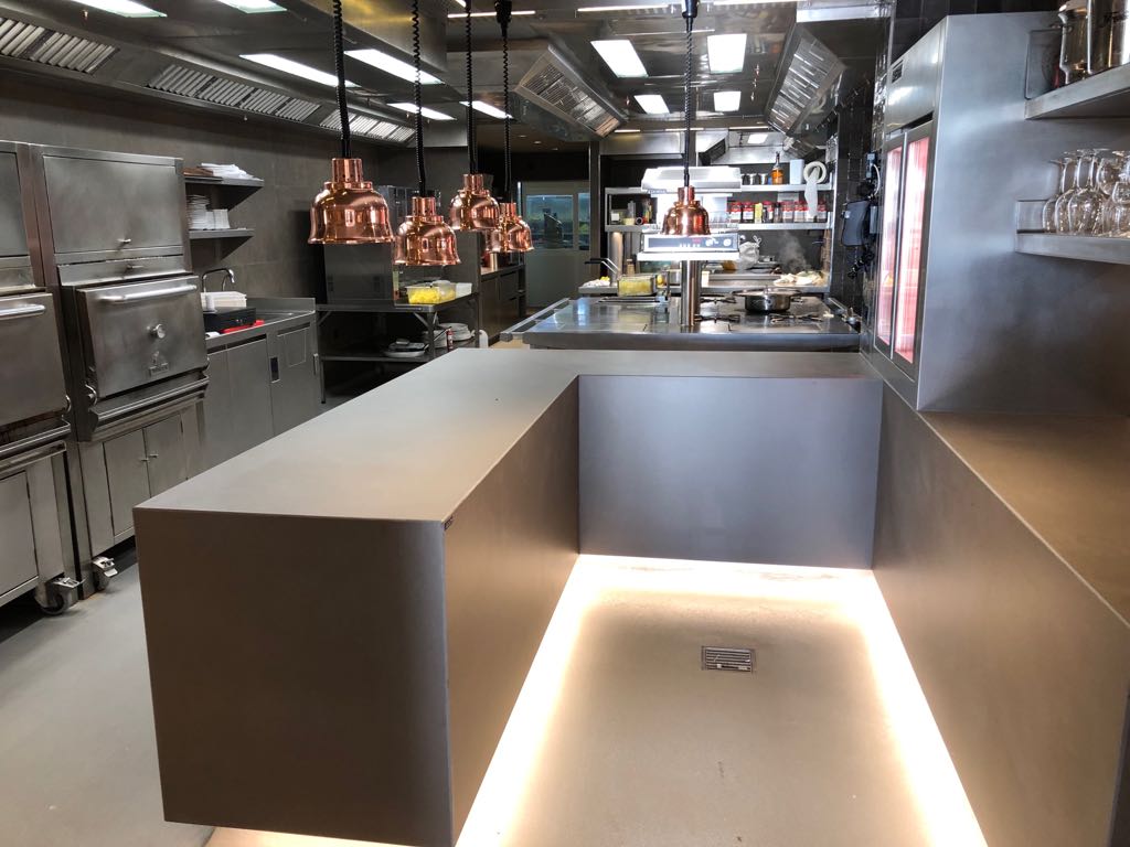 ProInsFred's tweet photo. La nova cuina del "Asador Lo Pepe Molina" ja està en marxa i a ple rendiment. Molt contents amb el resultat.
---
La nueva cocina del "Asador Lo Pepe Molina" ya está en pleno rendimiento. Estamos muy contentos con el resultado. https://t.co/FZhwPibyur