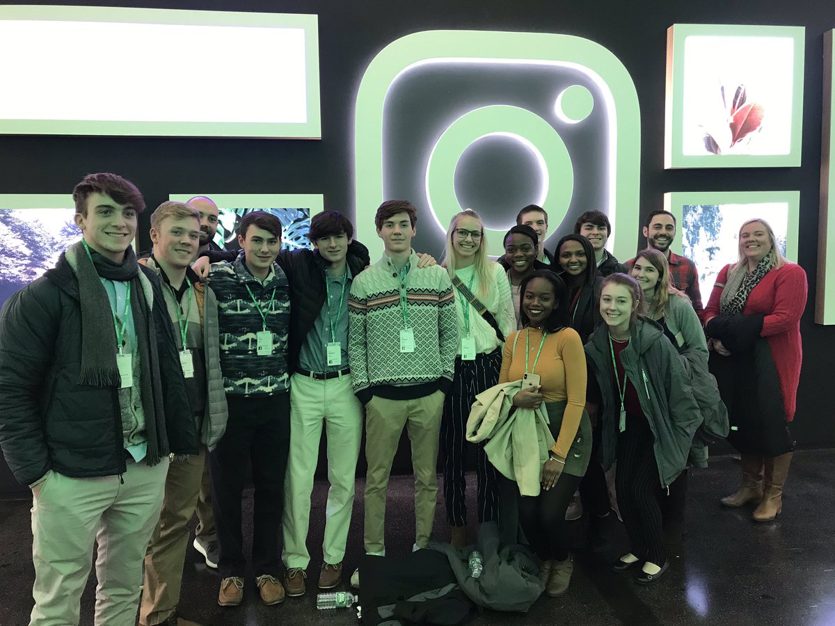 SMWestOffice's tweet photo. Learning from some staff @facebook @smwestdeca @smwtheship https://t.co/cMyaEw01Dh
