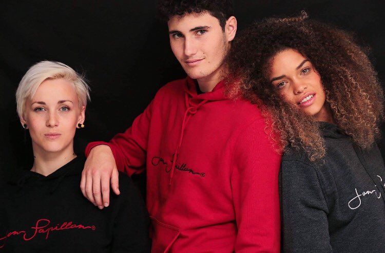 JonPapillon's tweet photo. Le T.R.I.O ⚫️🔴⚪️
Photographer : @AgenceScribe 
Model: @manondrigo @hugophn @fablingah 

Rendez-vous sur notre boutique en ligne: https://t.co/fbcpo8x6x5

#sweat #collection #outfit #urban #toulouse #clothes #modeling #model #photograghy #Paris https://t.co/3C1nwBQKp1