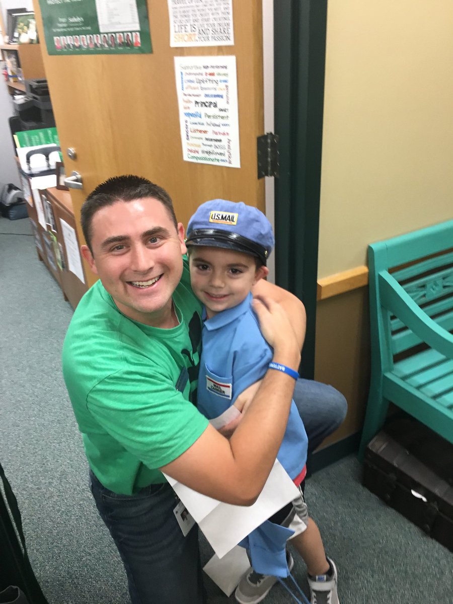 My little ones had so much fun writing and delivering letters at school today.💜