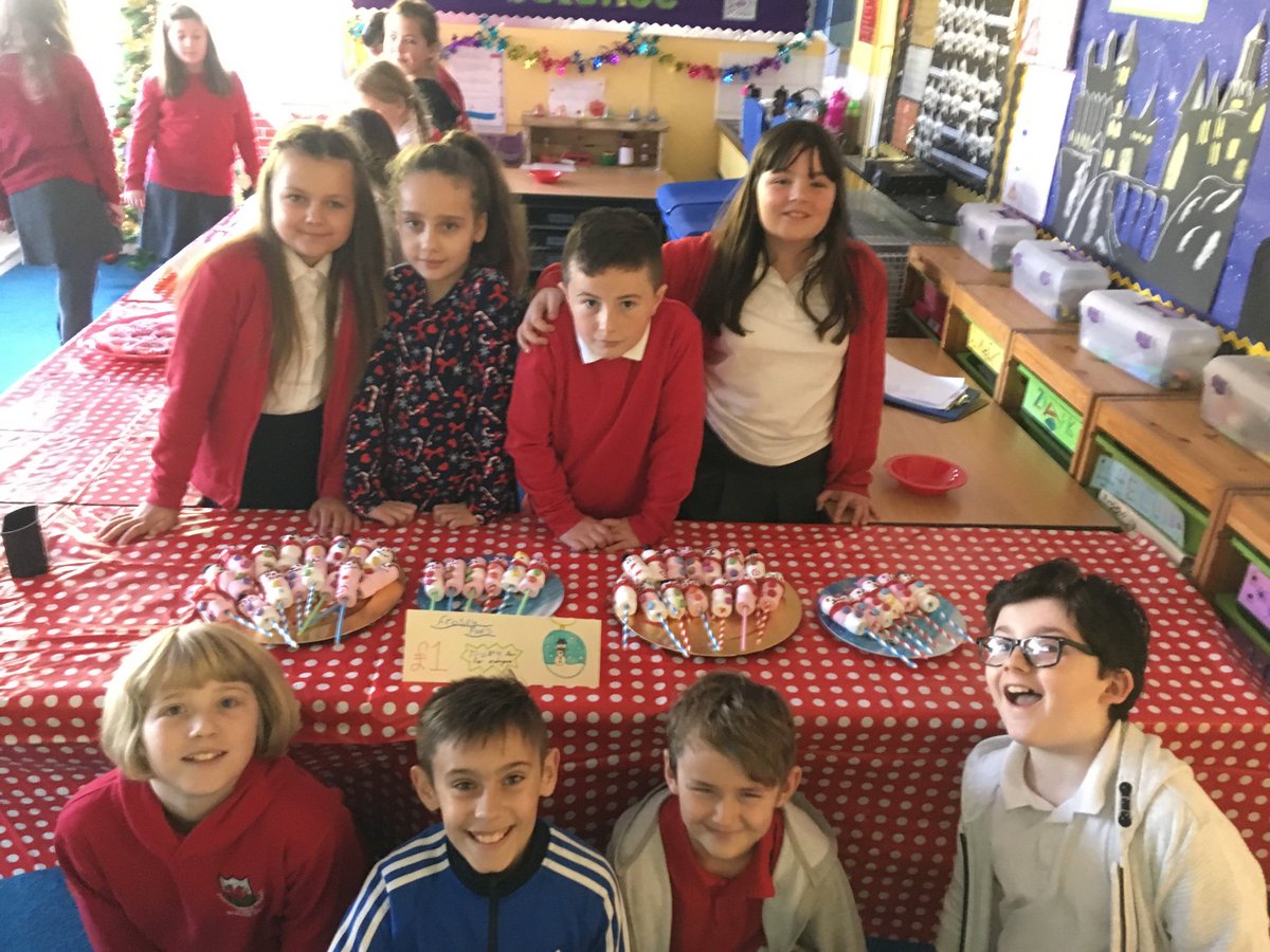 gwaun_year6's tweet photo. A HUGE well done to our Year 6 entrepreneurs today! Your Christmas treats brought lots of smiles at school & a whopping £140 profit! Superb 😍🎄🍰🍩🍡🍪☕️ #FeteDay @gwaun_year6 @GwaunfarrenSch https://t.co/Ug91p129jM